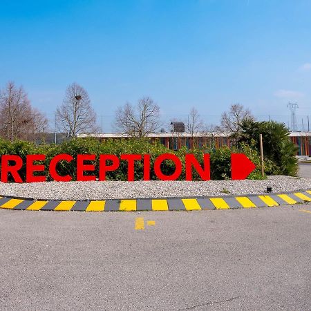 Golf Residenza Aparthotel Peschiera del Garda Exterior photo