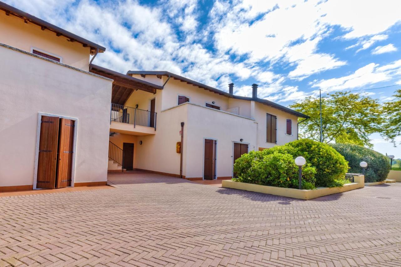 Golf Residenza Aparthotel Peschiera del Garda Exterior photo