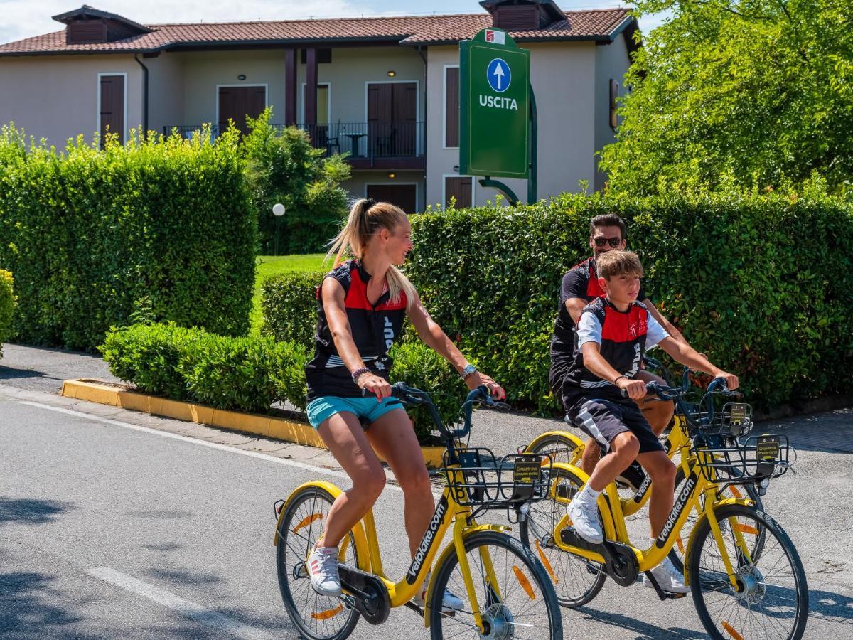 Golf Residenza Aparthotel Peschiera del Garda Exterior photo