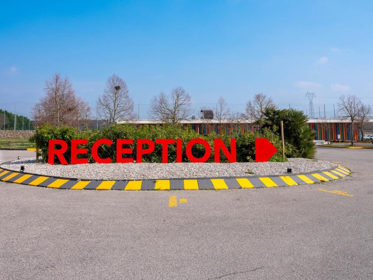 Golf Residenza Aparthotel Peschiera del Garda Exterior photo